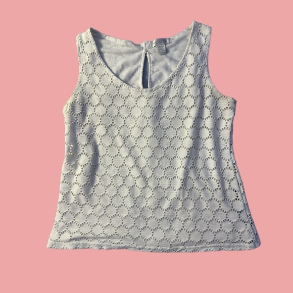 White sleeveless top - Picture 1 of 2